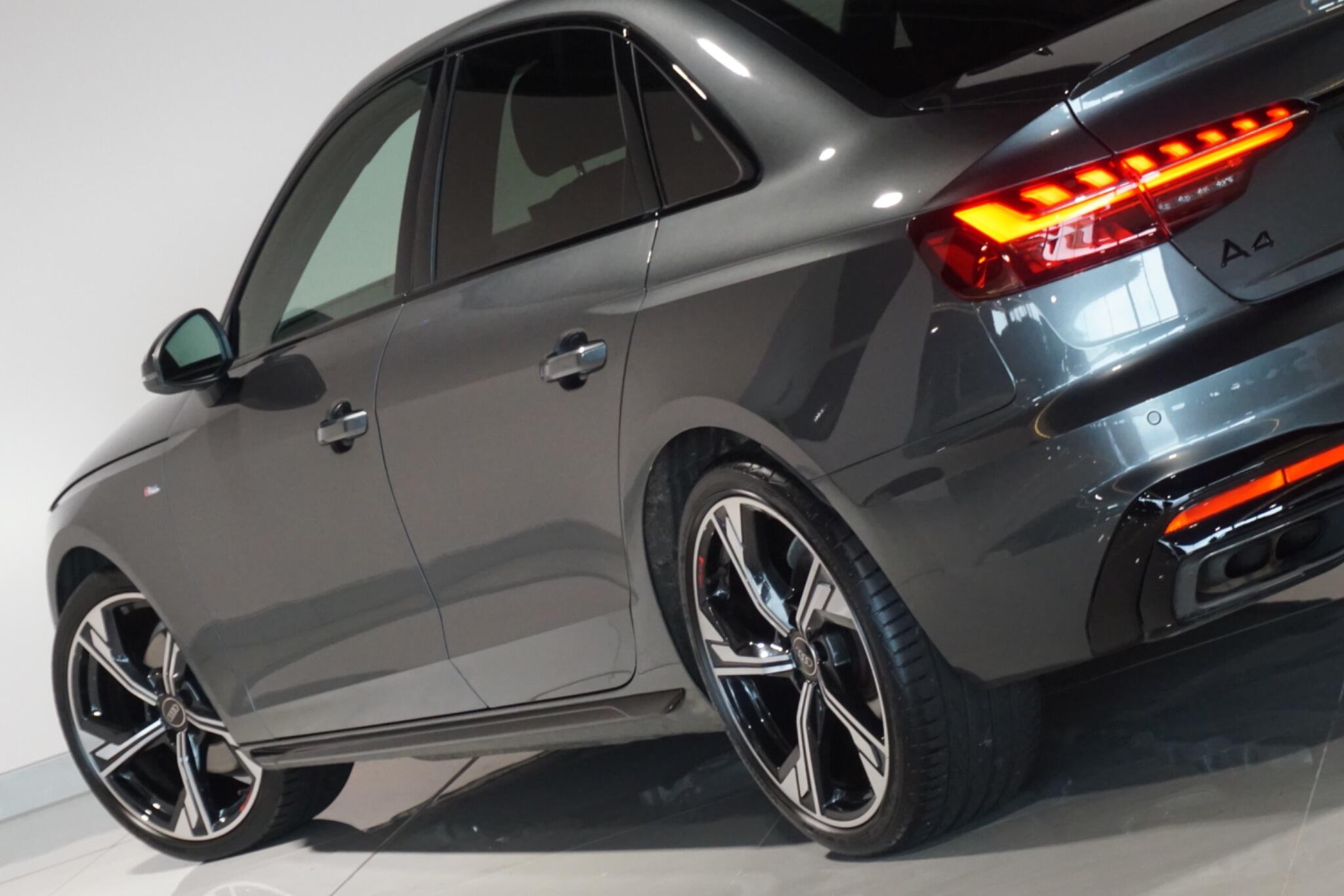 Audi A4 2.0 TDI 40 Black Edition Saloon 4dr Diesel S Tronic quattro Euro 6 (s/s) (204 ps)